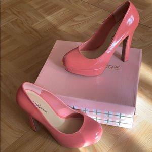 I’m selling Pink high heels shoes 👠